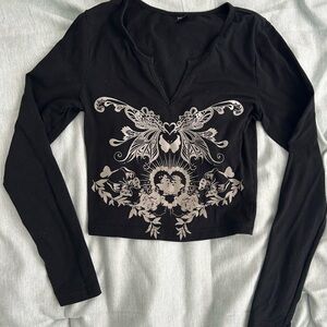 SHEIN Black Long Sleeve Crop Top with Graphic Design